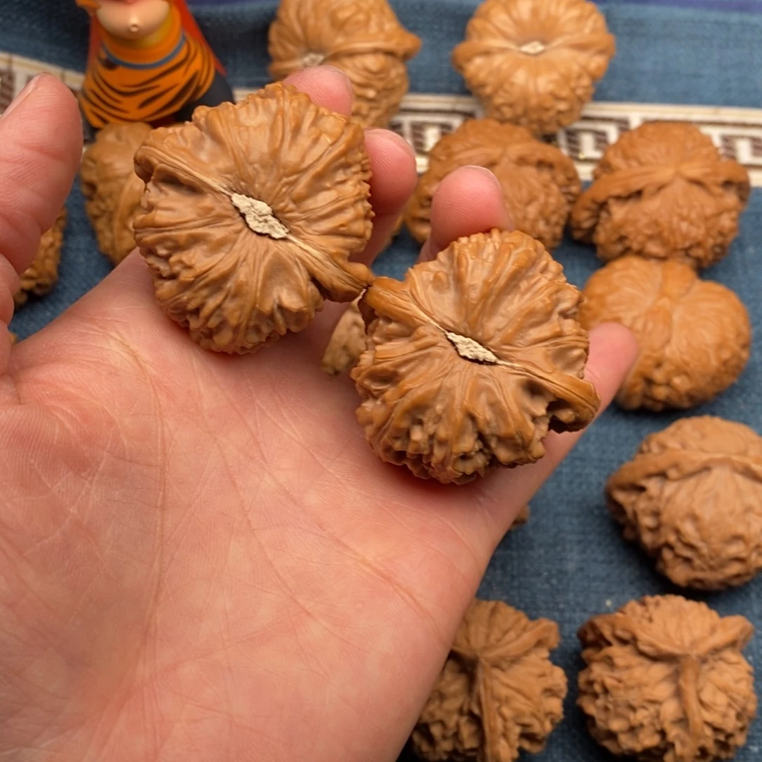 文玩核桃把件边****￴41白狮子