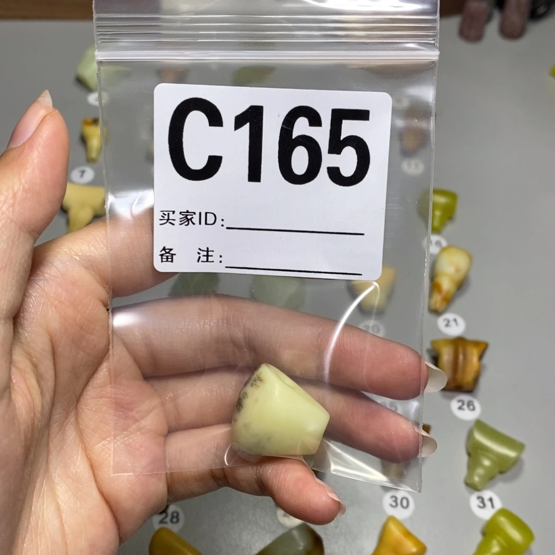 蛇纹石玉未镶嵌颈饰天*