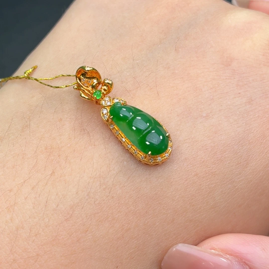 翡翠18K金镶嵌颈饰