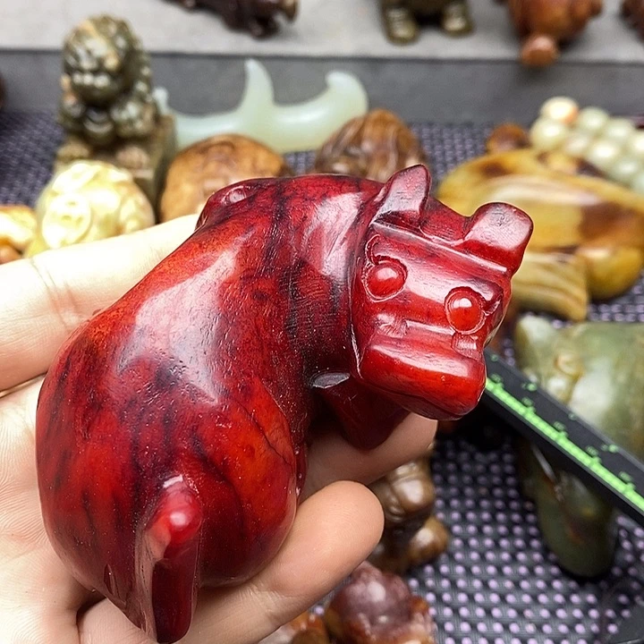 蛇纹石玉未镶嵌颈饰穿*