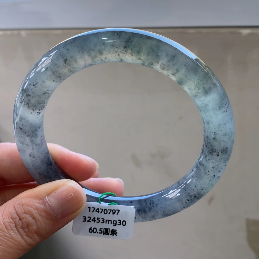 翡翠未镶嵌手镯冰乌鸡起光特色镯无纹裂【强推】