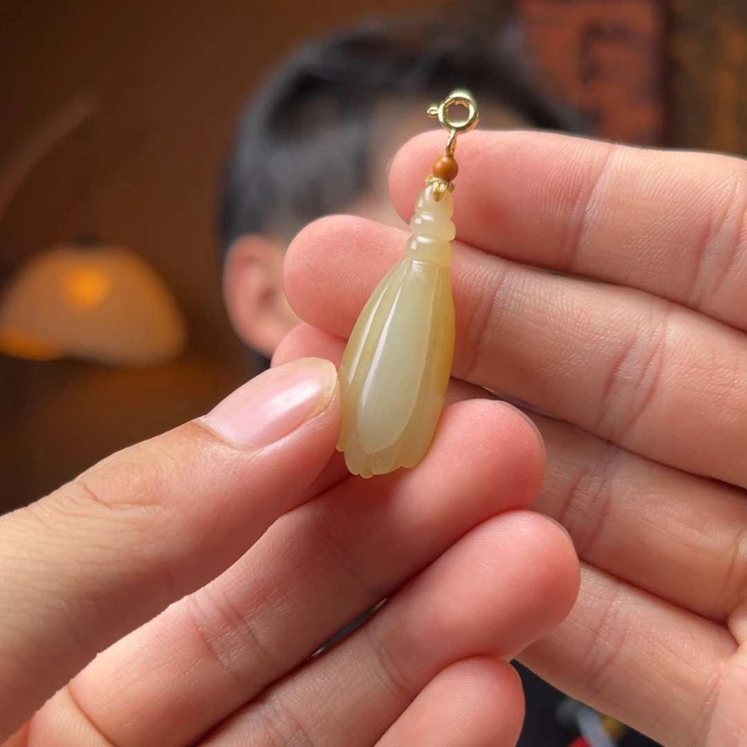 吊坠(不含链)未镶嵌和田玉（糖玉）若羌带糖玉兰150