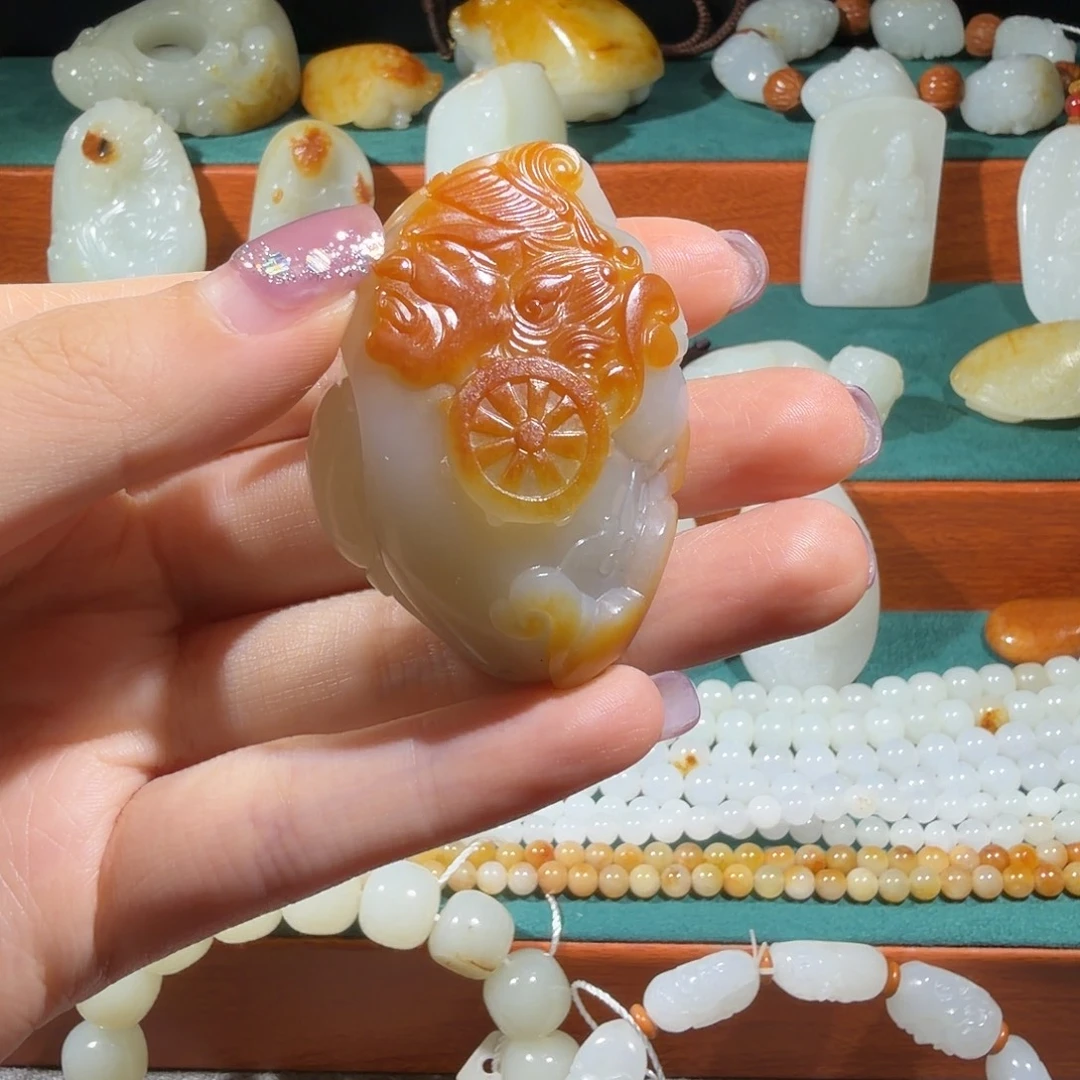 怀***瑜和田玉未镶嵌颈饰