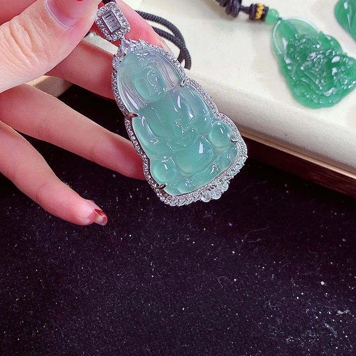 翡翠颈饰未镶嵌天然