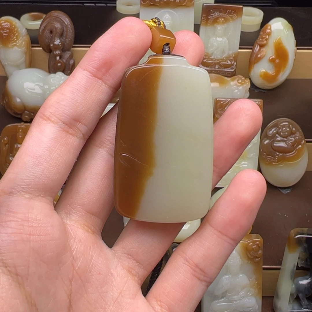 优***生颈饰未镶嵌和田玉（糖玉）