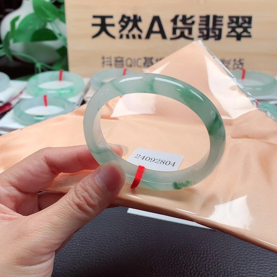 翡翠手镯（贵妃镯）未镶嵌天然A货翡翠手镯   