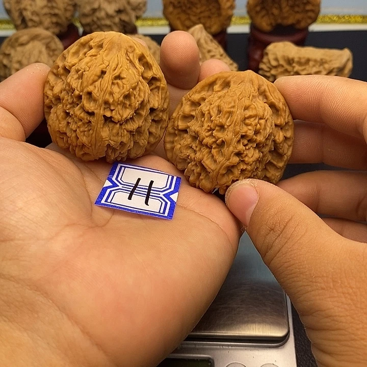 给***子吊坠文玩核桃45南疆石