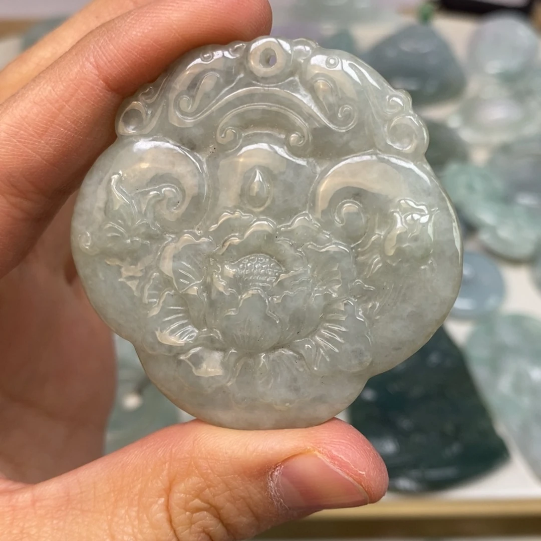 翡翠颈饰未镶嵌牡丹花