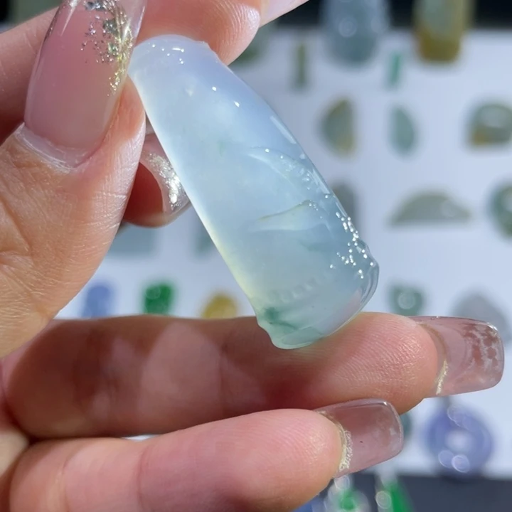 翡翠未镶嵌颈饰竹节