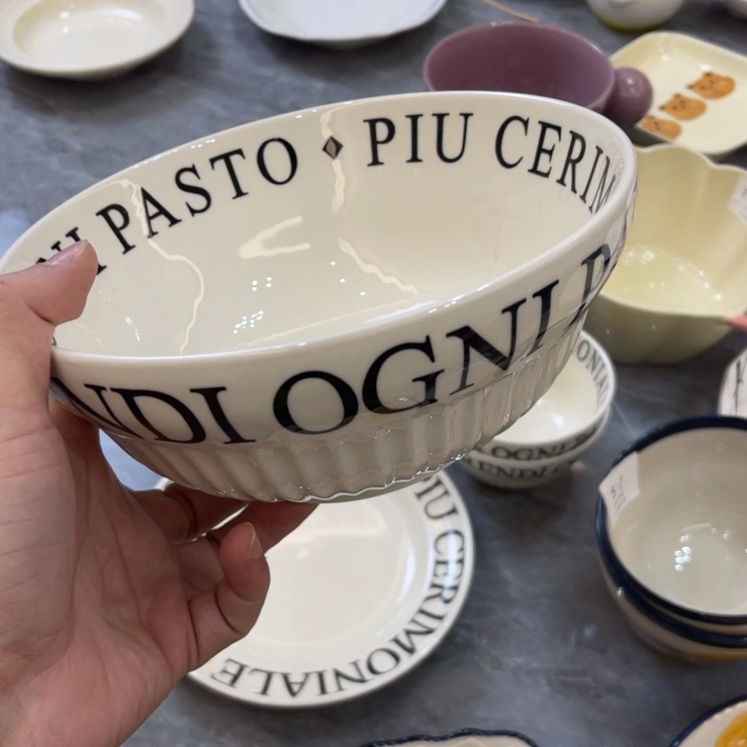 陶瓷我微瑕餐具介意勿拍，满18飞！