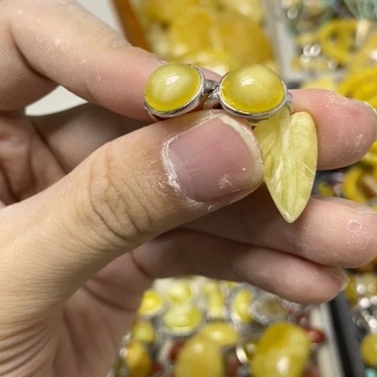 银S925镶嵌蜜蜡裸石耳扣
