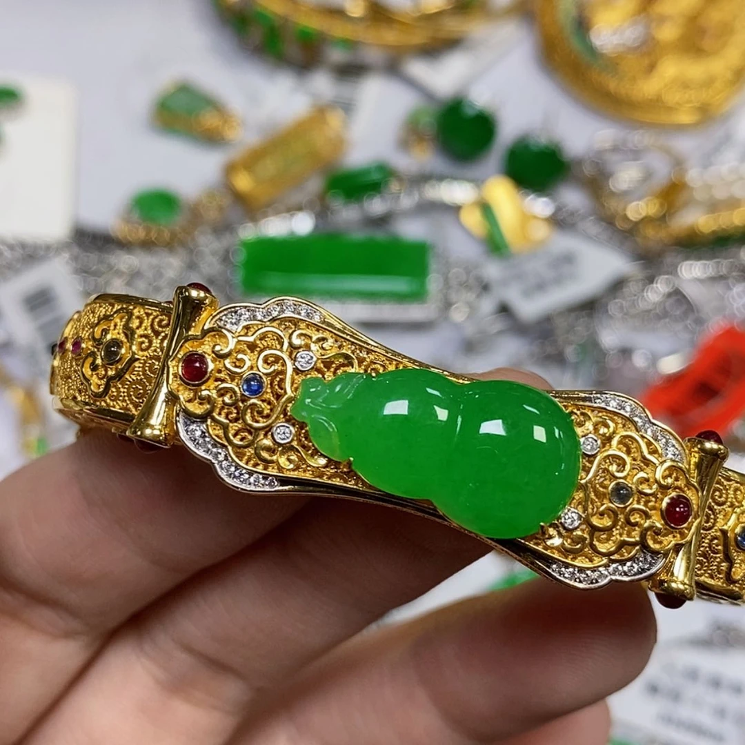 【闪购商品】颈饰18K金镶嵌翡翠傲**花手镯