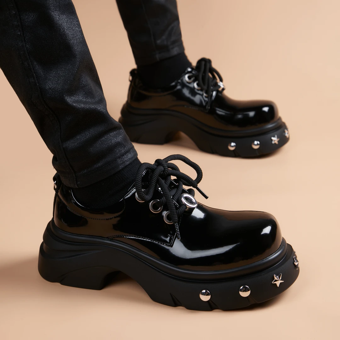 新款时尚潮流青少年亮面漆皮厚底内增高7cm 金属搭配翘头大头男鞋