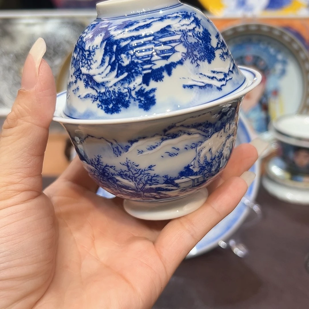 摆件路*甲景德镇陶瓷艺术展在上海举办期间举行开幕典礼