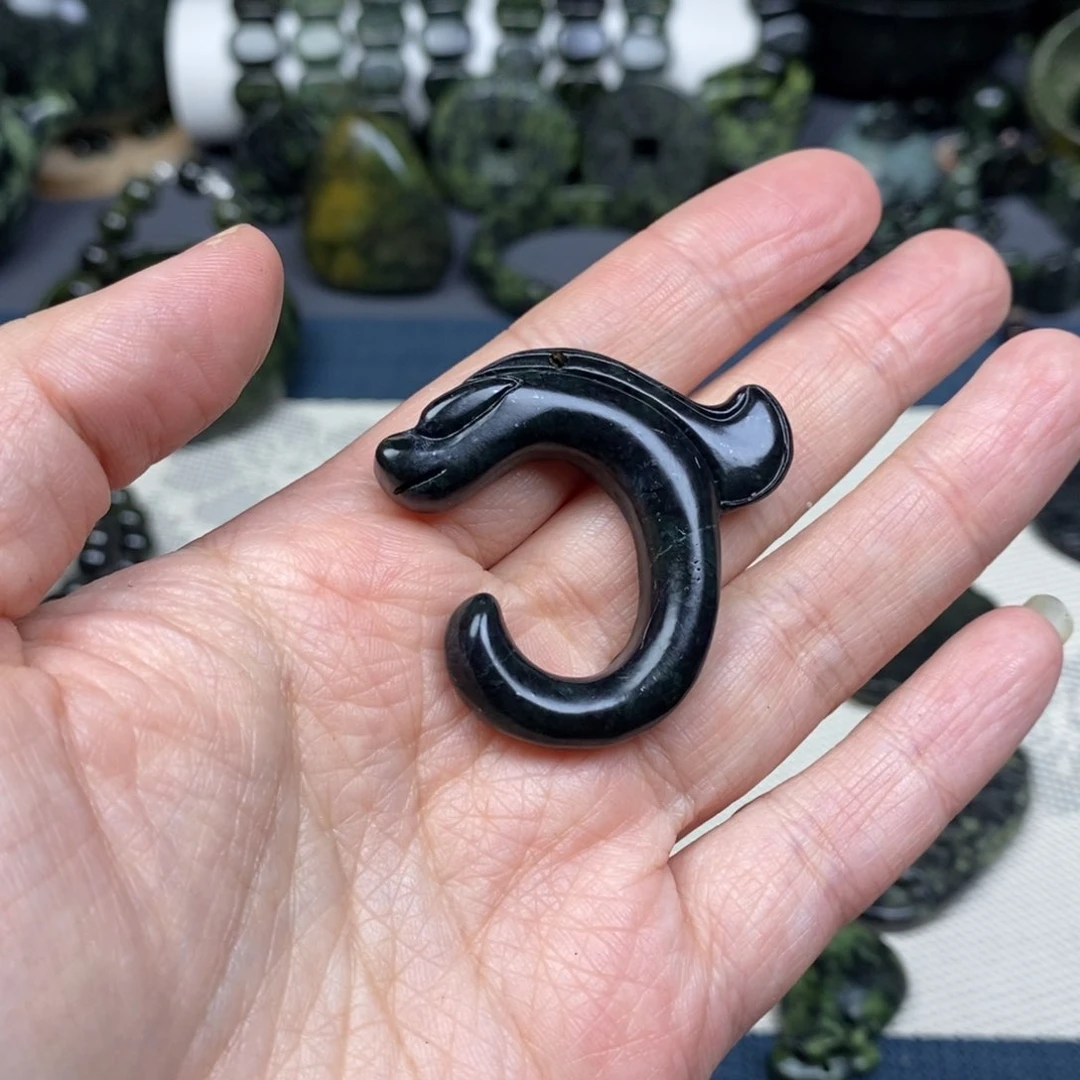 蛇纹石玉颈饰未镶嵌听*玉猪龙