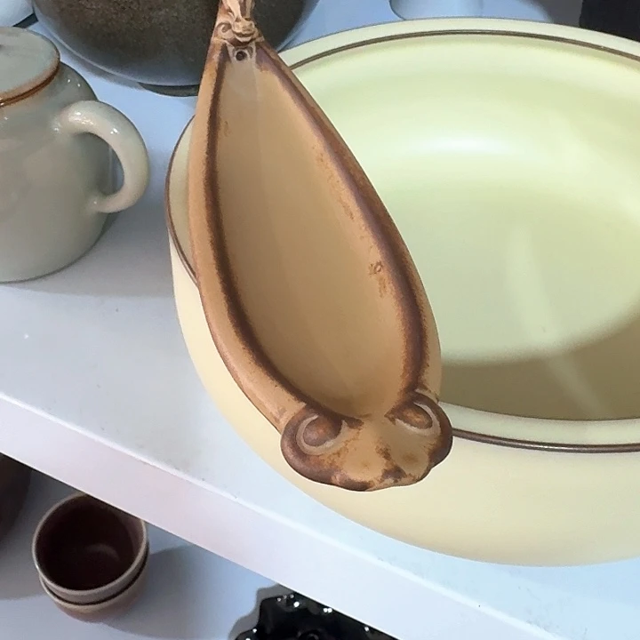 主人杯一个,瓷。。品茗瓷