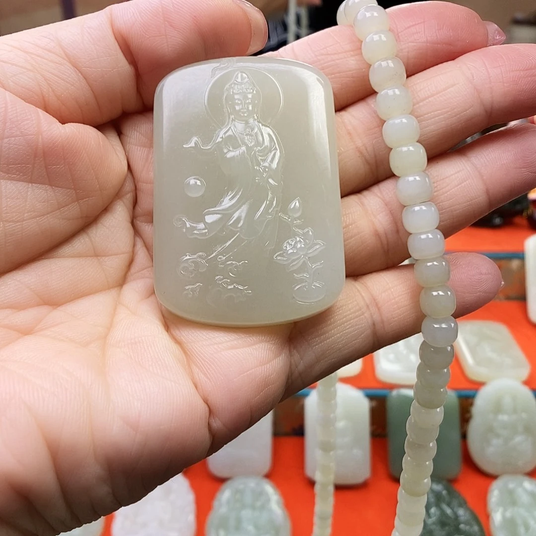 颈饰未镶嵌和田玉朱*