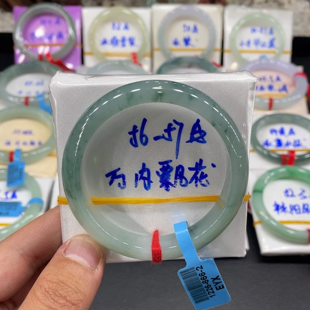 翡翠手镯未镶嵌缅甸翡翠