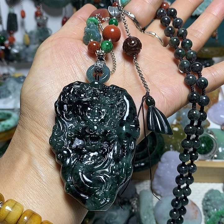 翡翠未镶嵌吊坠(赠链)