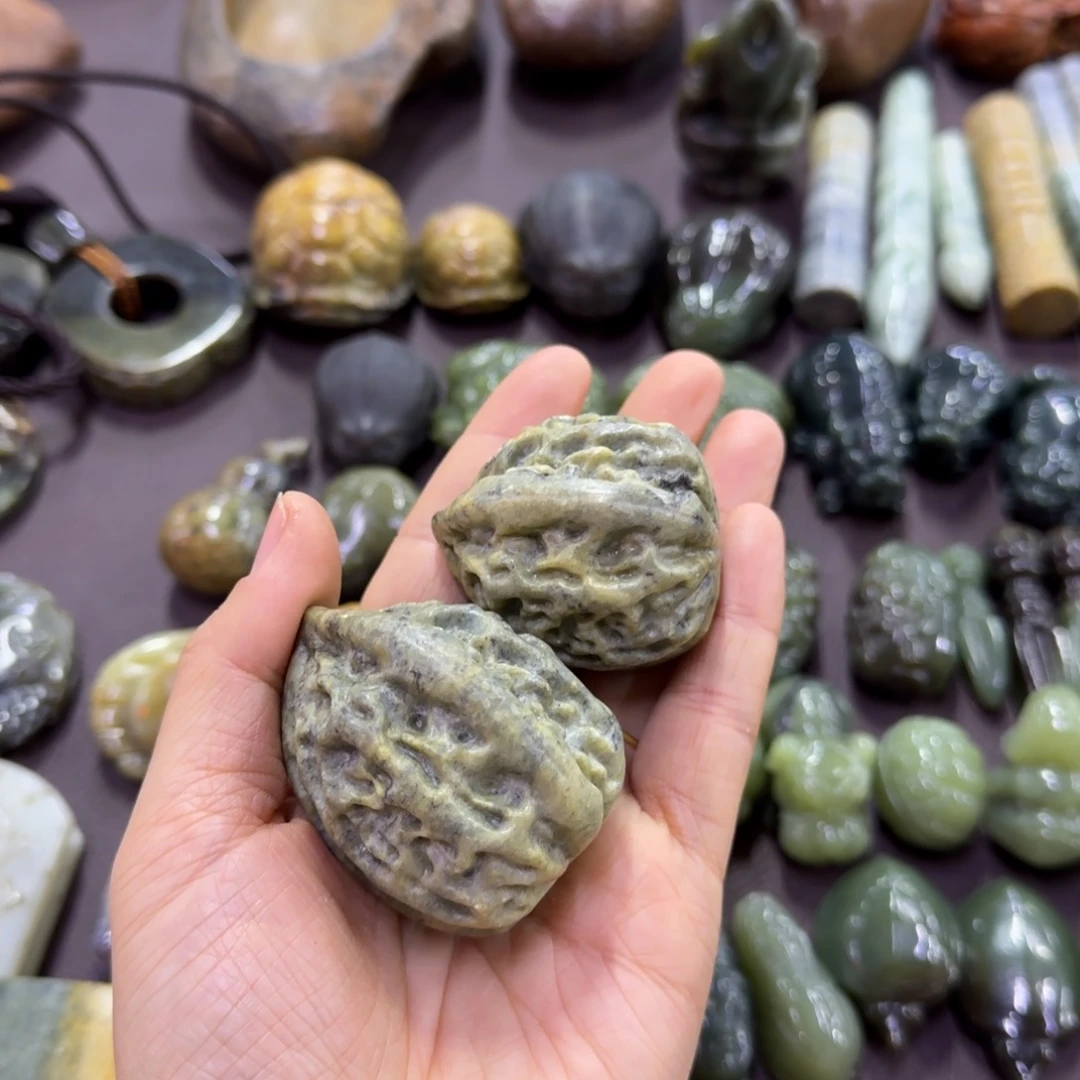 岫岩河磨玉（透闪石质玉）未镶嵌颈饰一大一小介意勿拍