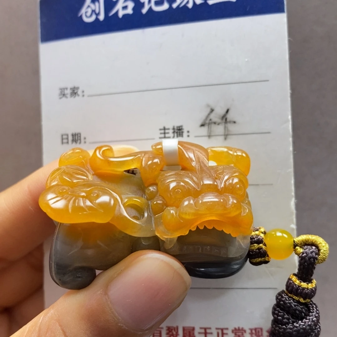 石英质玉（黄龙玉）未镶嵌颈饰