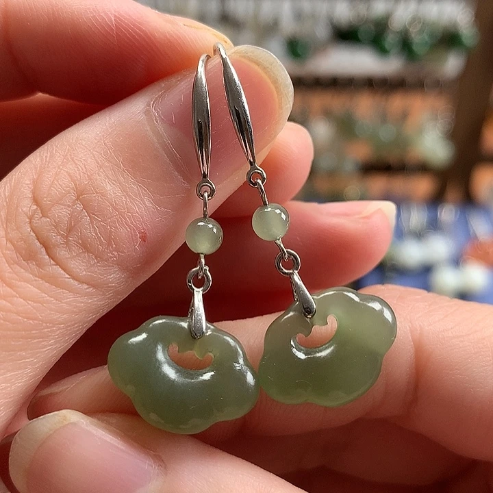 和田玉银S925镶嵌耳饰如意锁湖水绿