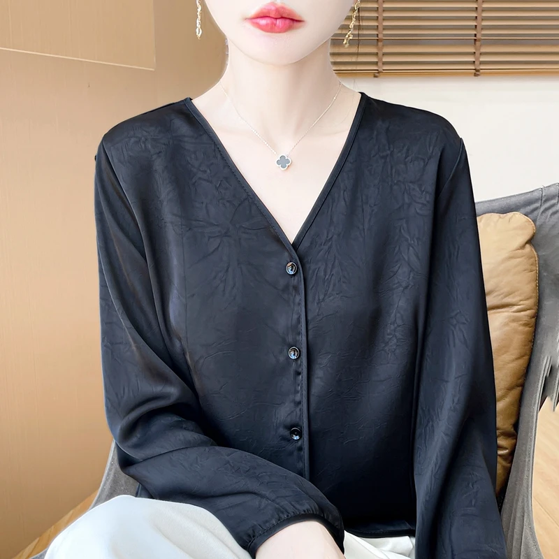 【现货宠粉】新款女开衫缎面休闲百搭V领法式设计感复古显瘦空调衫