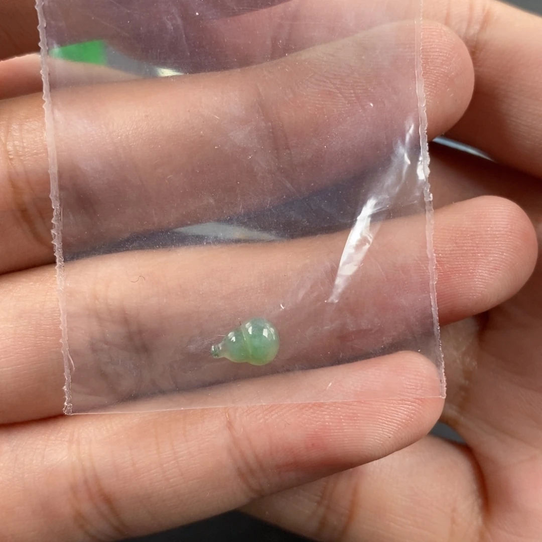 颈饰未镶嵌翡翠～***子