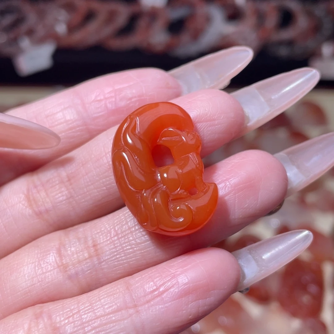 南红玛瑙冰飘配饰月狐未镶嵌661