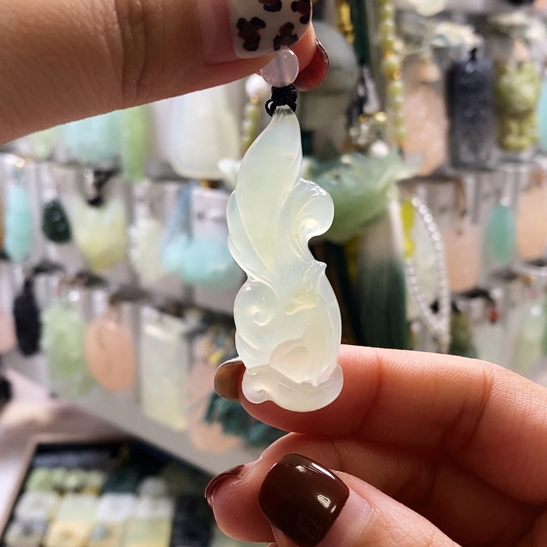 蛇纹石玉未镶嵌颈饰