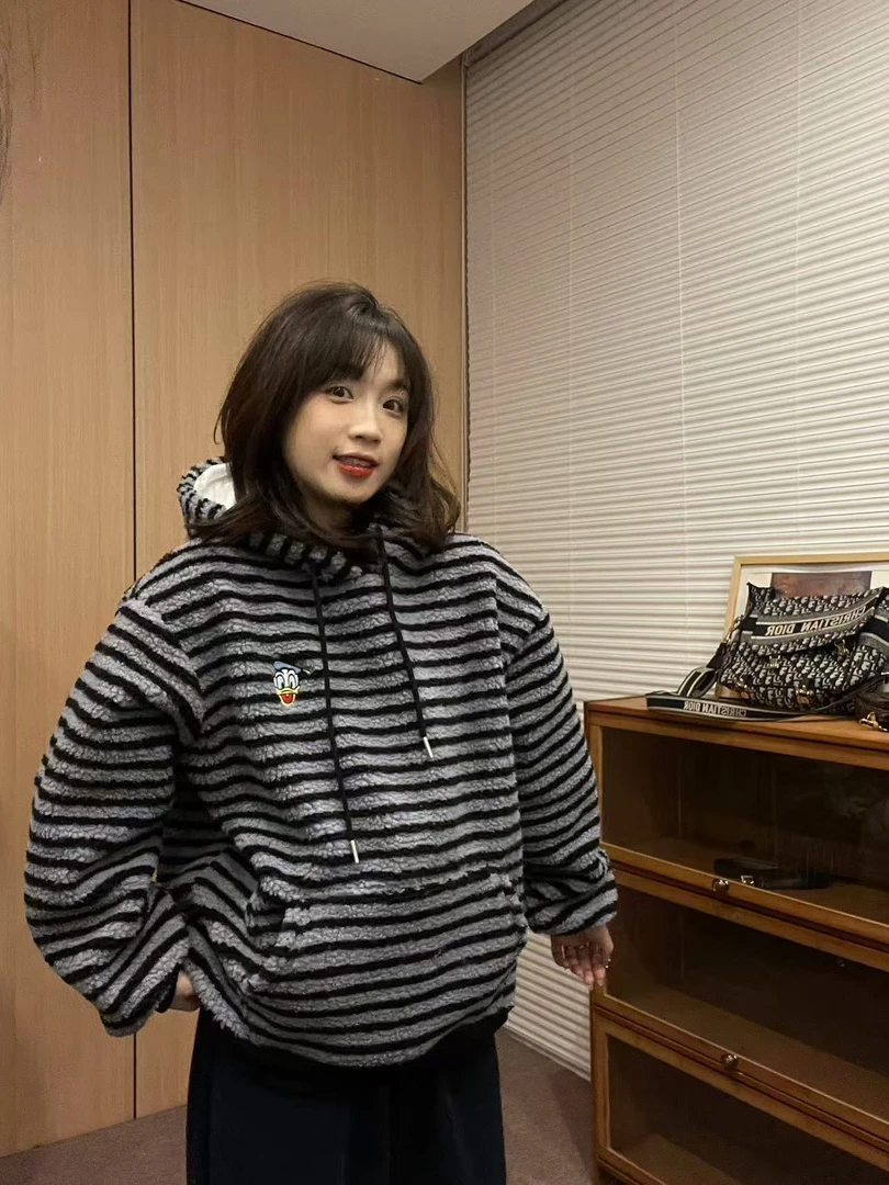 Sevbasks 七七家韩版 黑灰条纹加绒加厚刺绣唐老鸭连帽卫衣