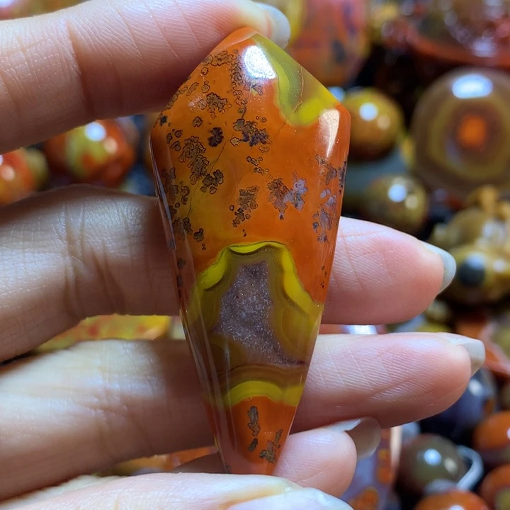 玛瑙/玉髓战国红吊坠未镶嵌