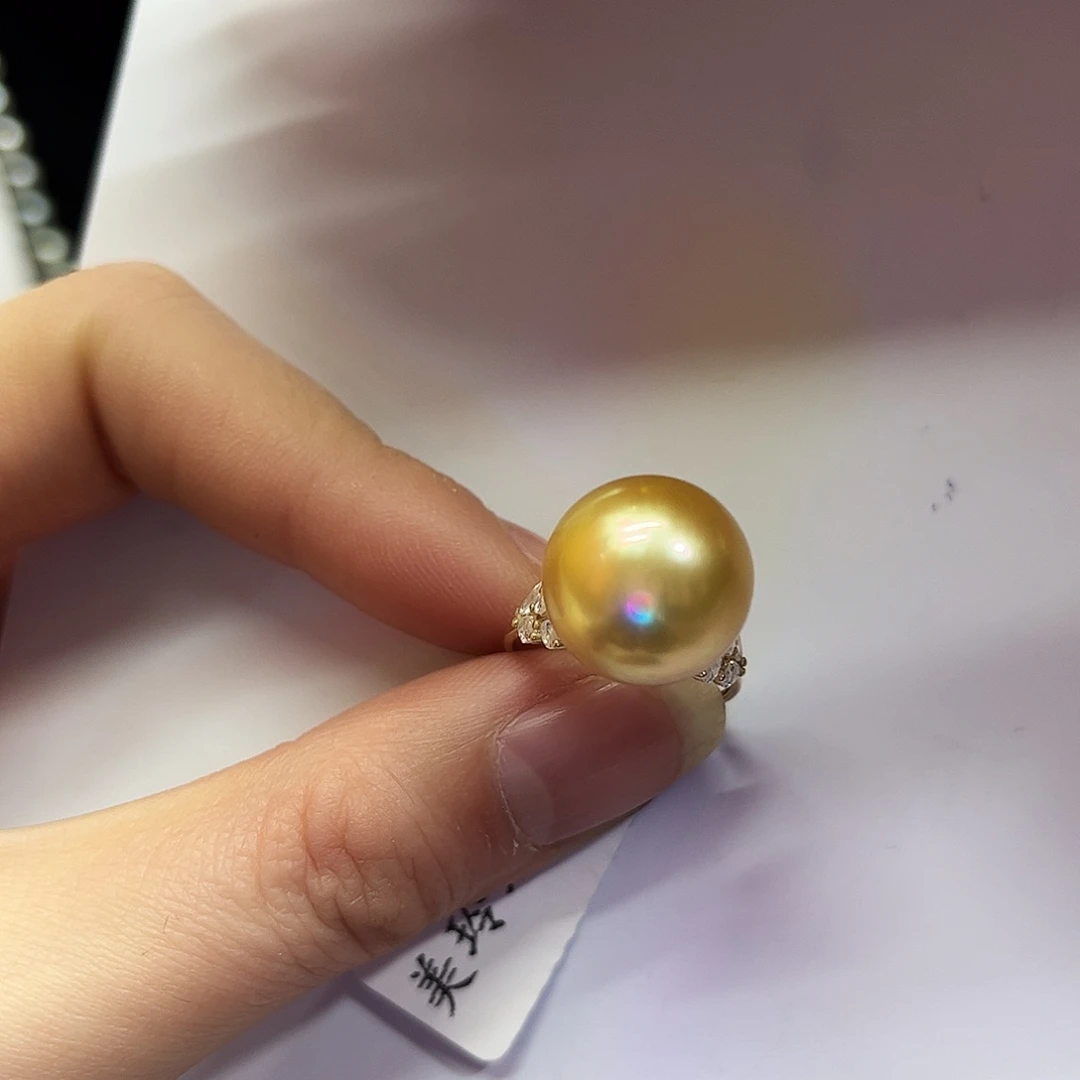 18K金镶嵌海水珍珠戒指