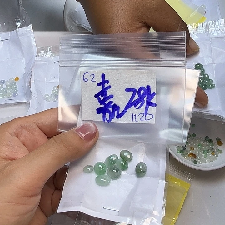 嘉***庄定制翡翠未镶嵌不