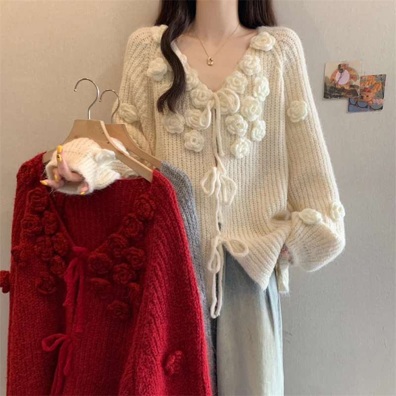 实拍2025秋冬新款法式甜美减龄立体花朵胖妹妹遮肚显瘦大码毛衣女