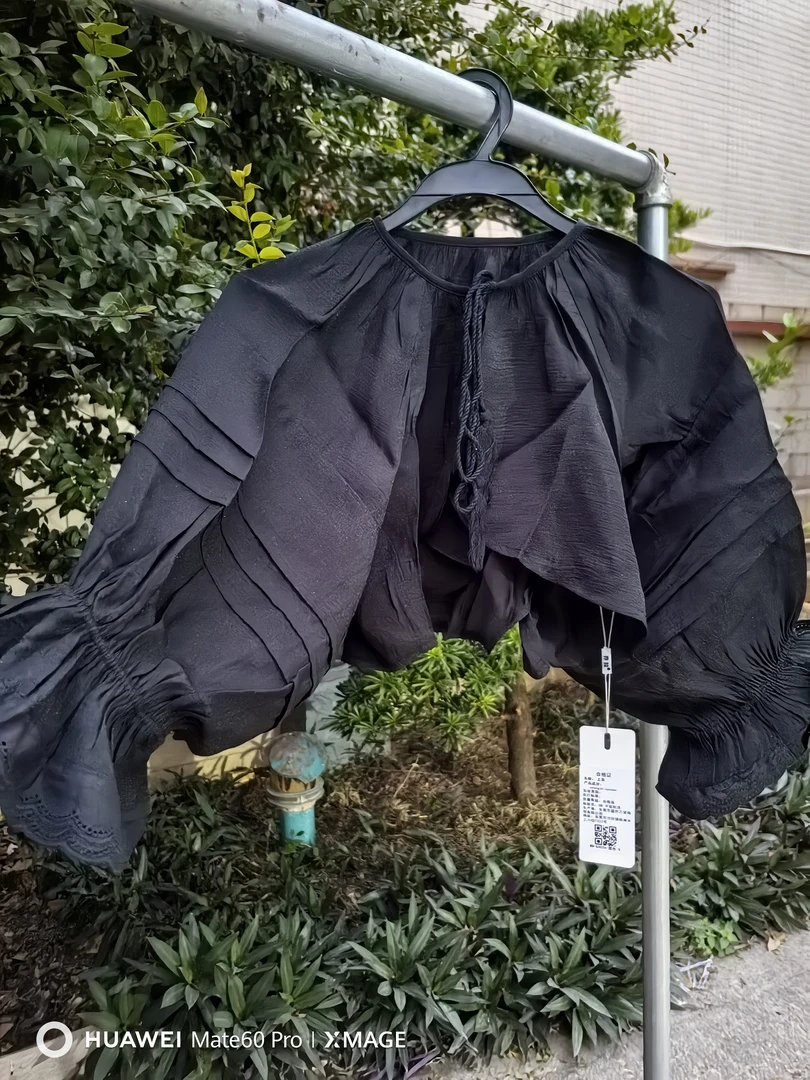 黑色灯笼袖雪纺外搭
