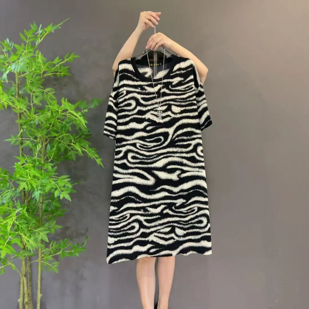 8839夏季新款中长款斑马纹慵懒风时尚洋气显瘦圆领宽松打底连衣裙