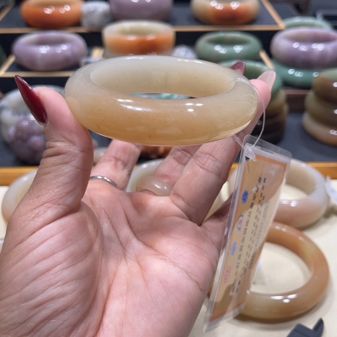 未镶嵌手镯石英岩玉