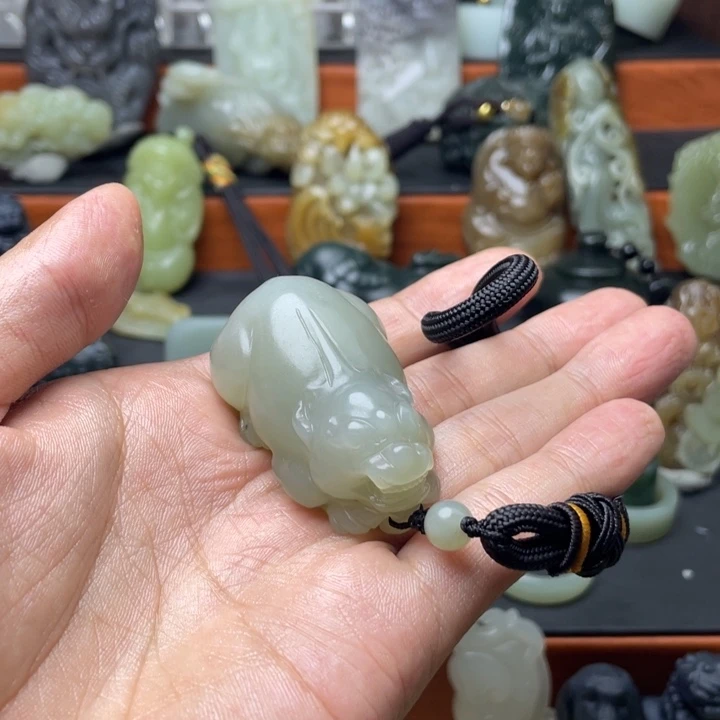 用***7和田玉未镶嵌挂件