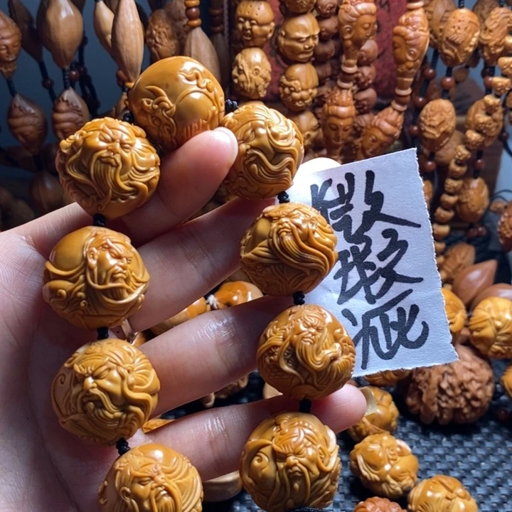吊坠橄榄核微上色御龙关公