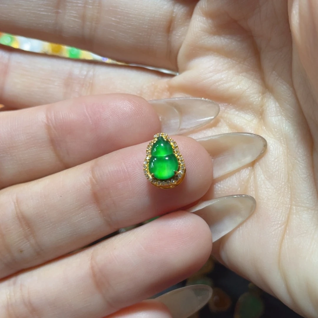【闪购商品】颈饰18K金镶嵌翡翠