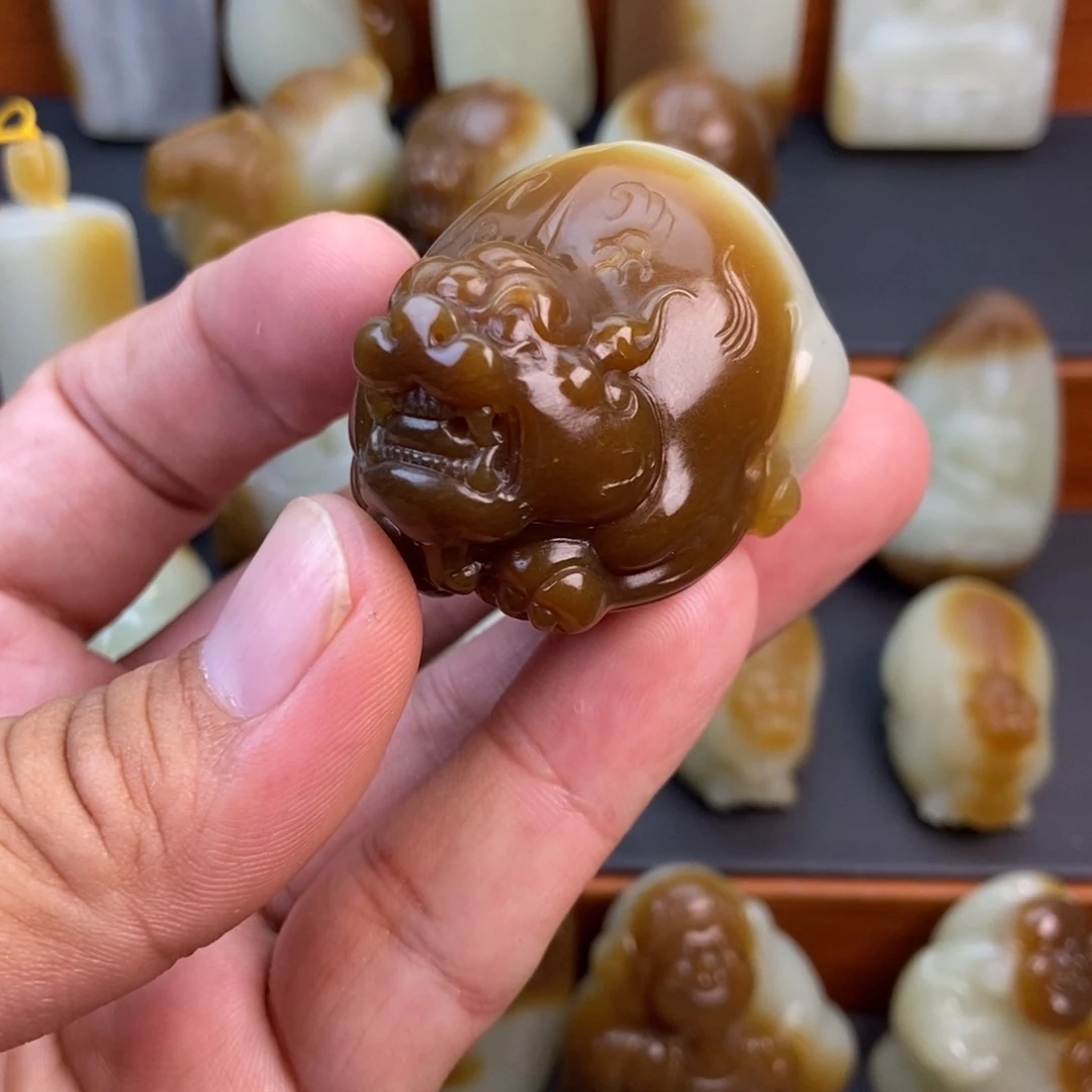 颈饰未镶嵌和田玉（糖玉）普*