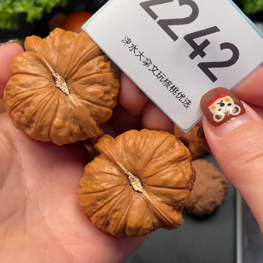 文玩核桃把件150       242