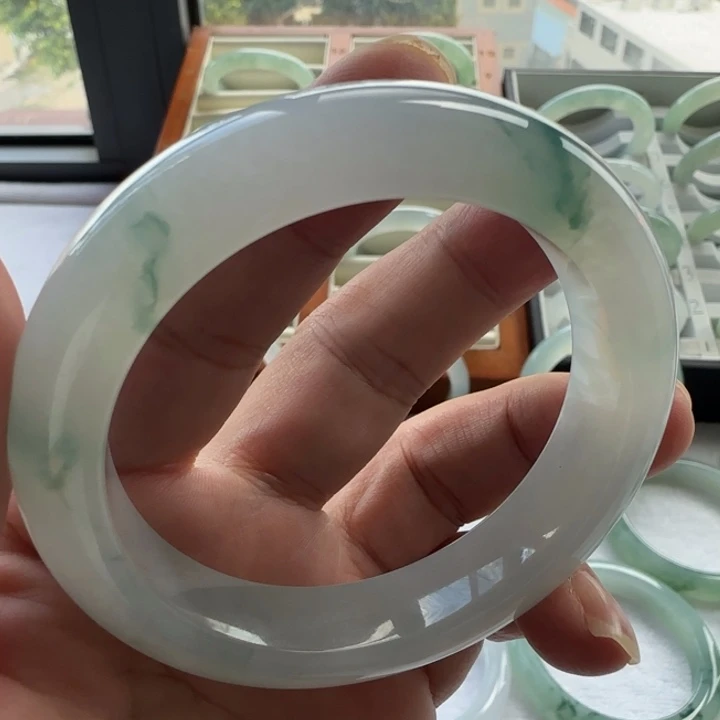翡翠未镶嵌手镯冰胶