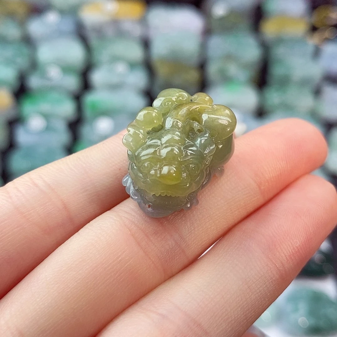 颈饰未镶嵌翡翠天然