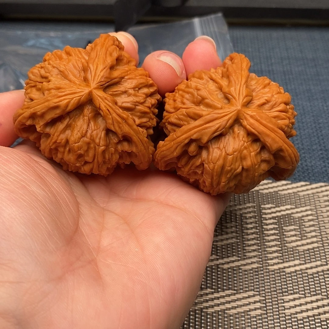 汉***王文玩核桃吊坠三棱
