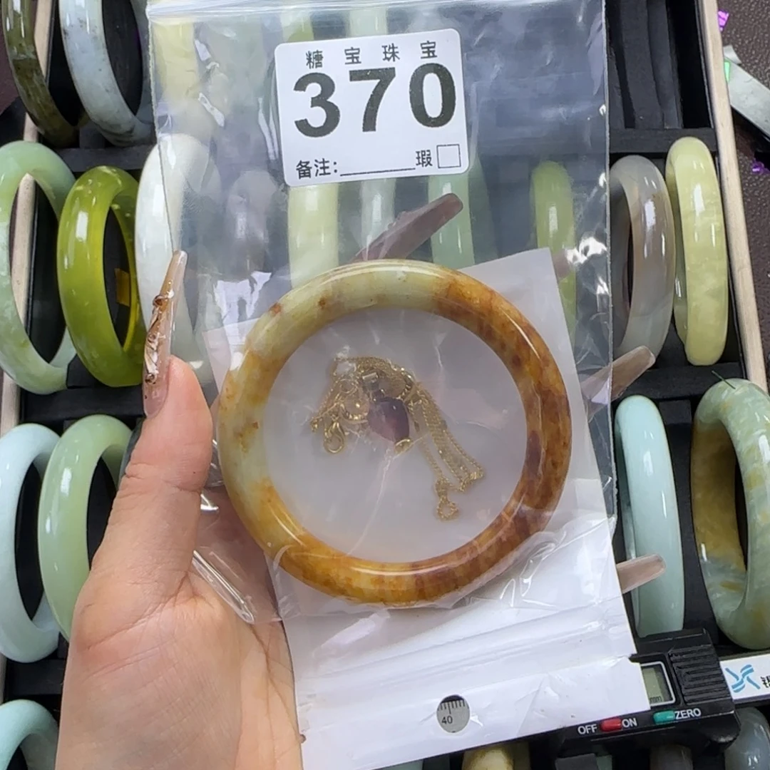 ·***·蛇纹石玉未镶嵌手镯