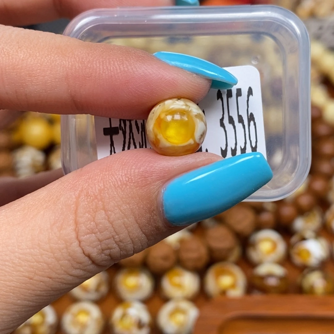 蜜蜡未镶嵌珠宝奇石3556