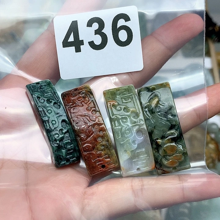 翡翠未镶嵌颈饰星****制翡翠