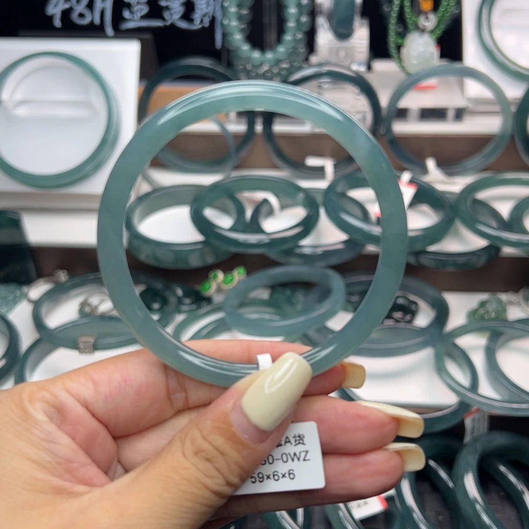 翡翠手镯未镶嵌翡翠（福利款不退不换）